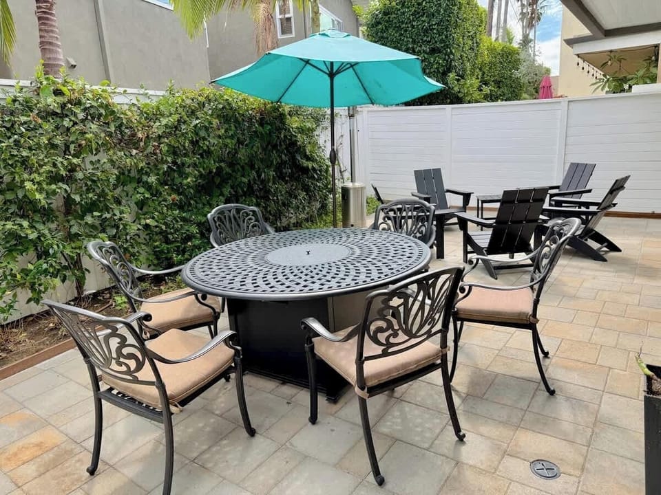 400 SQ FT PRIVATE REAR COURTYARD WITH WEBER GAS GRILL, 6 PERSON FIRE-PIT TABLE, CONVERSATION AREA, AND OUTDOOR HEATER