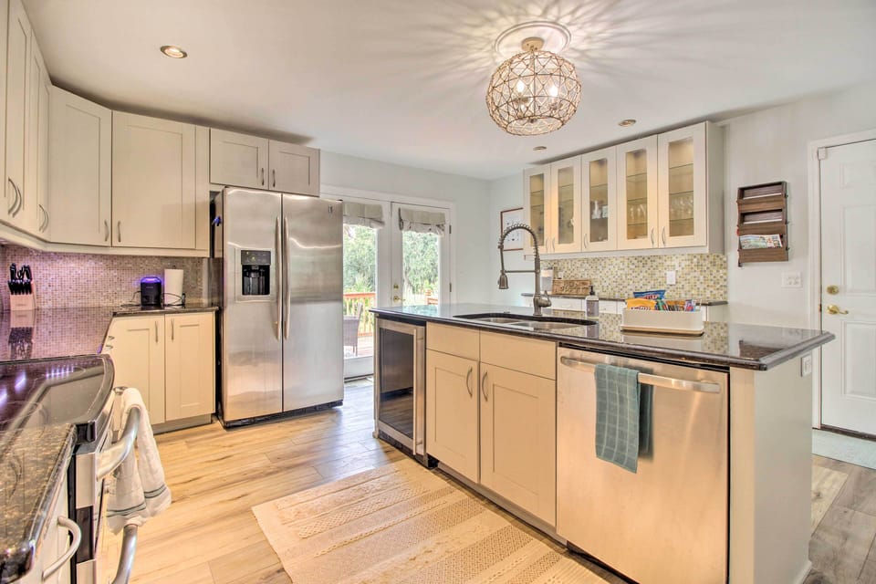 Full Kitchen | Wine Fridge | Dishwasher | Fridge | Microwave | Electric Range