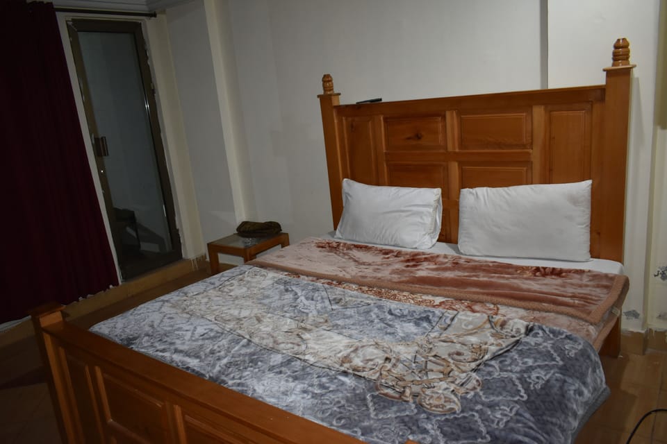 Double Room | Laptop workspace, WiFi (free)