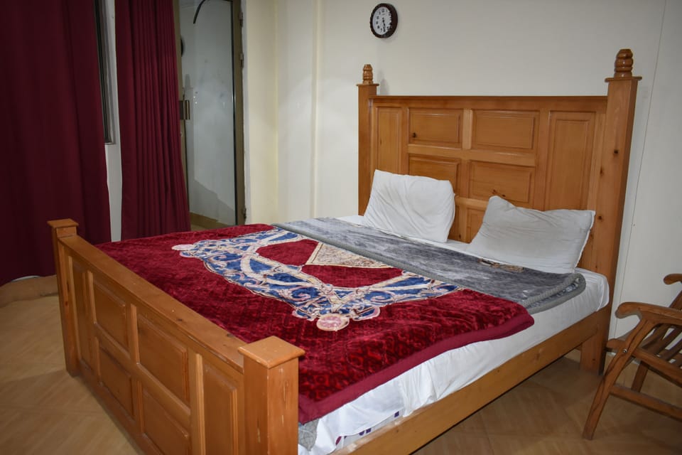Double Room | Laptop workspace, WiFi (free)