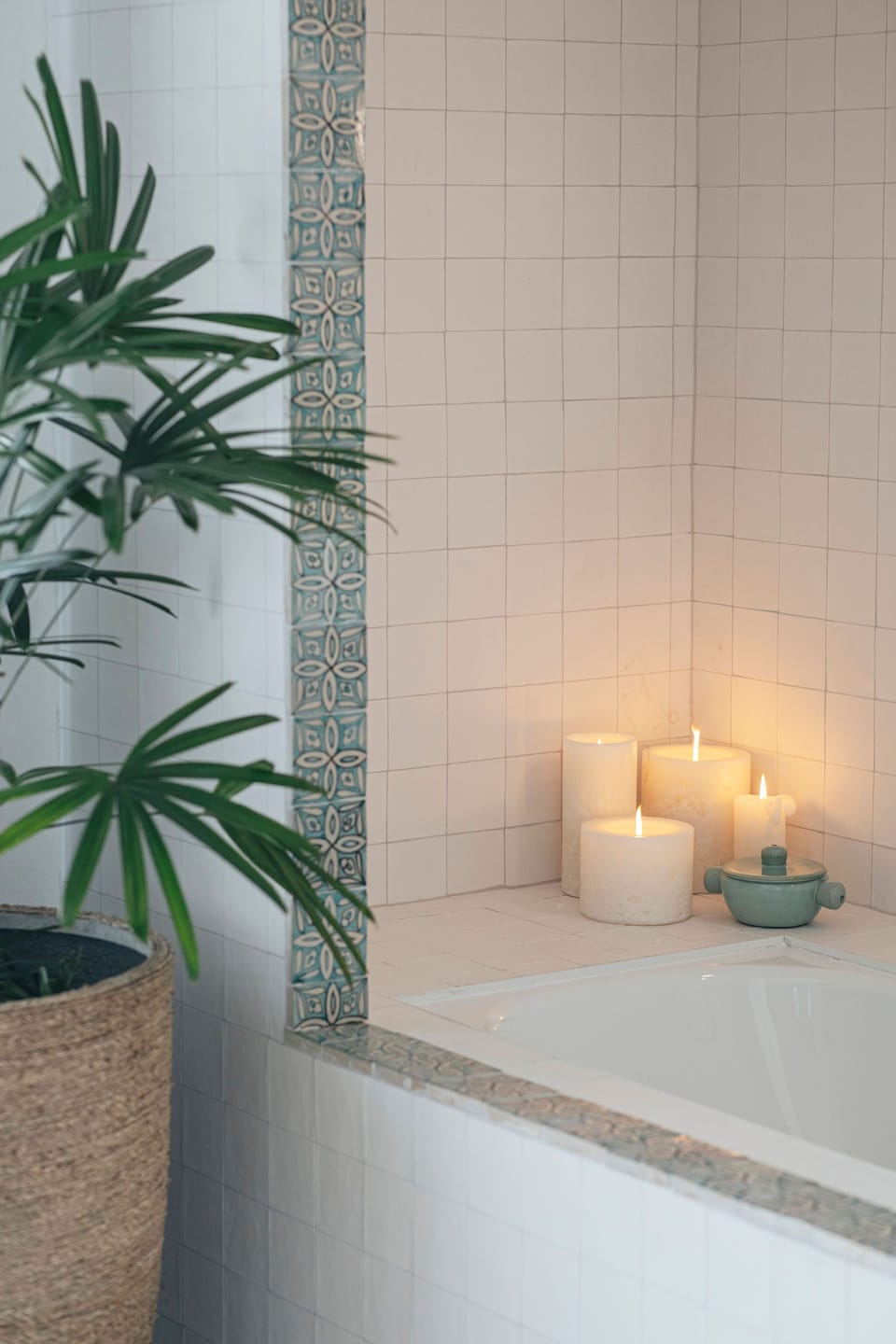 Molly's Spa Suite (Bathtub) | Bathroom | Shower, hair dryer, bathrobes, slippers