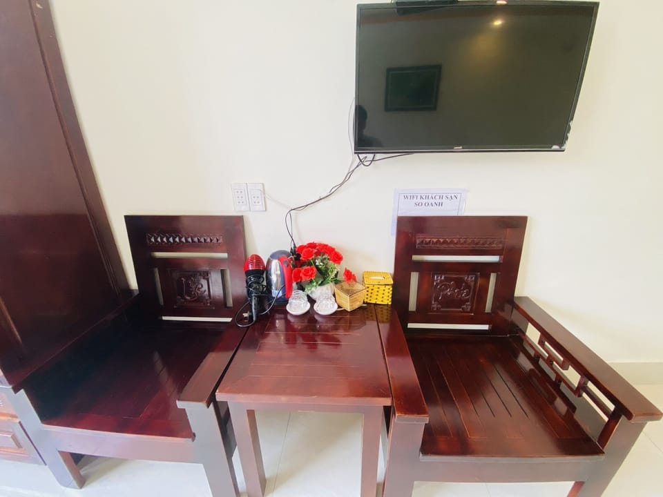 Premium bedding, desk, laptop workspace, WiFi (free)