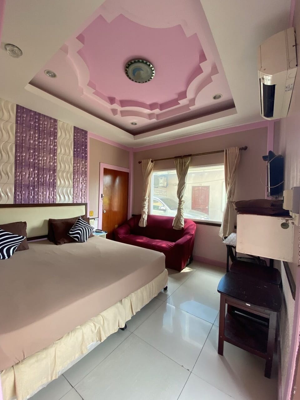 Individually decorated, desk, laptop workspace, free WiFi