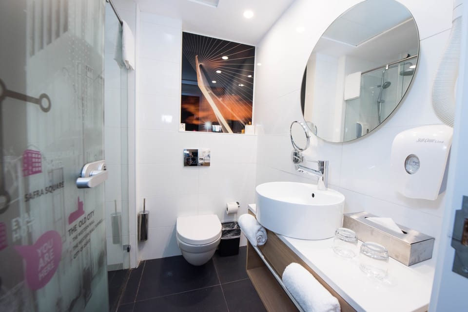 Standard Room | Bathroom | Hair dryer, towels