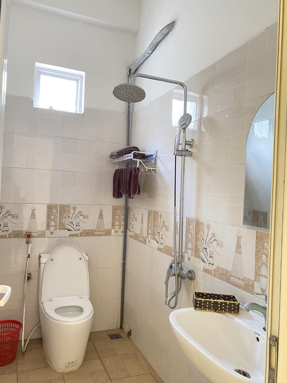 Deluxe Double Room | Bathroom | Hair dryer, slippers