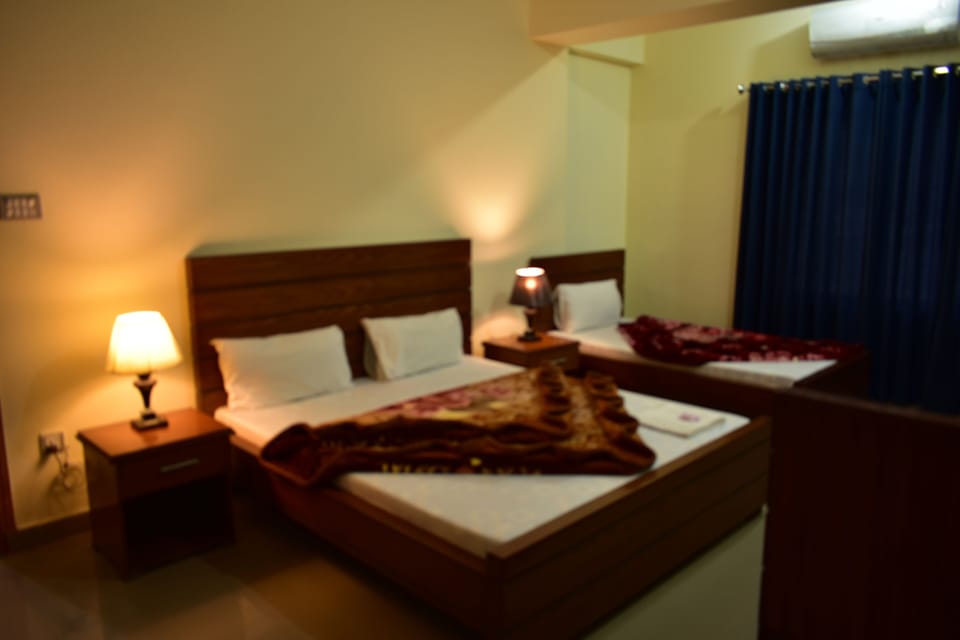 Triple Room | Laptop workspace, WiFi (free)