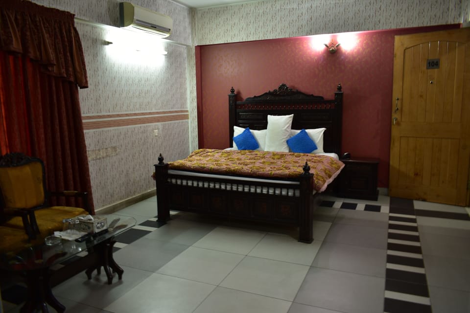 Laptop workspace, WiFi (free)