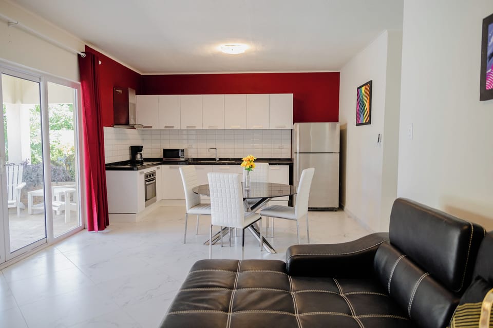 Apartment, 2 Bedrooms, Accessible, Patio | Living room