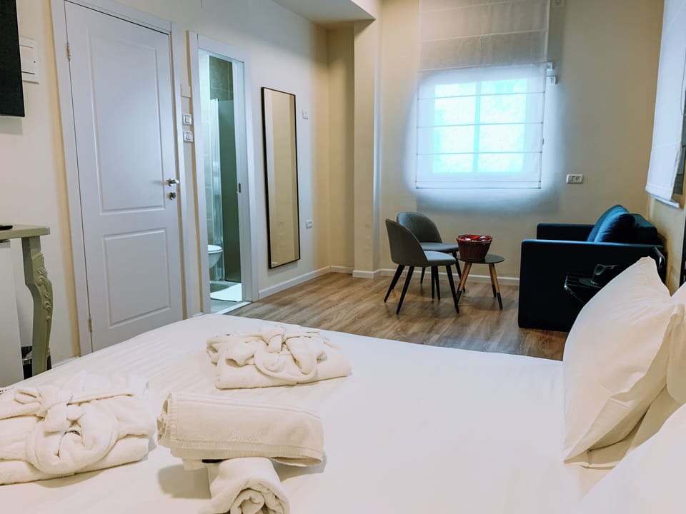 Laptop workspace, soundproofing, free WiFi, bed sheets