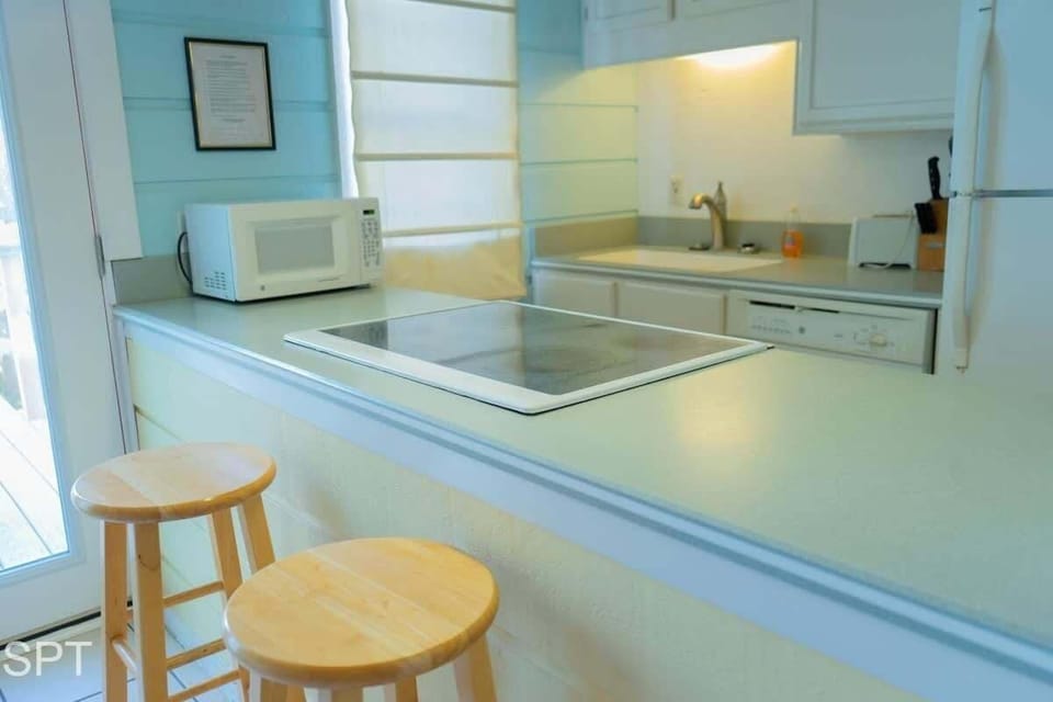 House, 3 Bedrooms | Private kitchen | Fridge, oven, coffee/tea maker, toaster