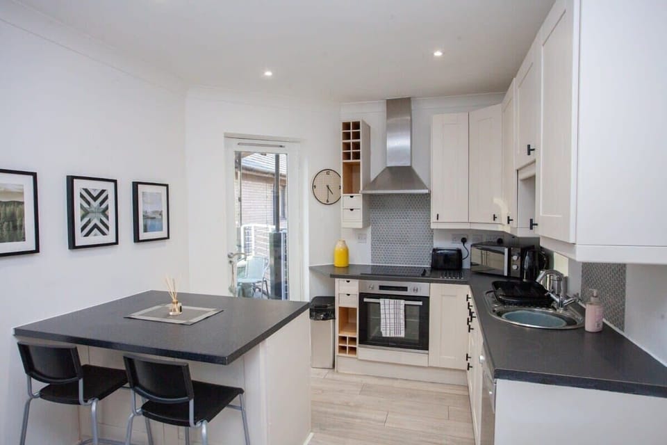 This bright and airy kitchen has all you need to prepare a full meal (or dish out the take away!)