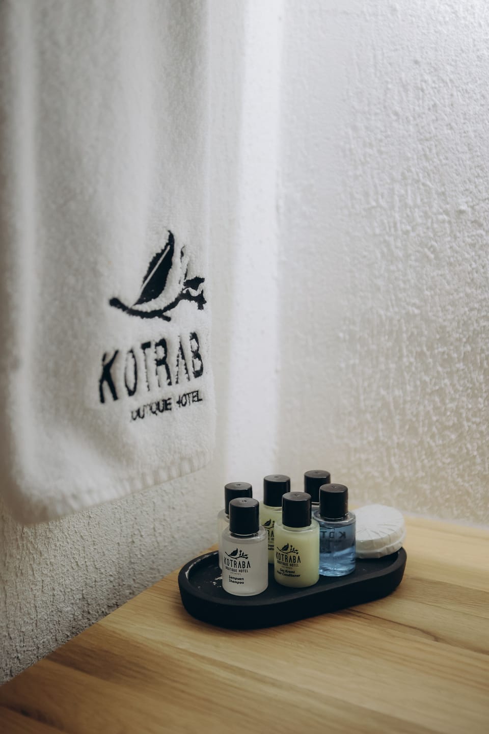 Shower, hydromassage showerhead, hair dryer, slippers