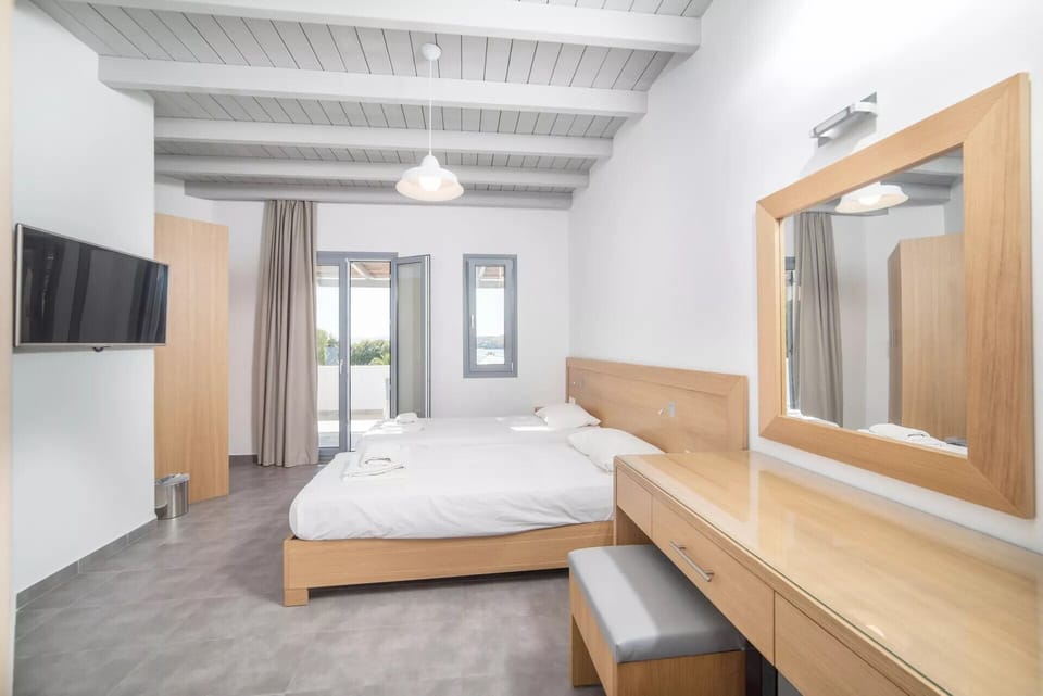 Standard Double or Twin Room | In-room safe, desk, laptop workspace, free WiFi