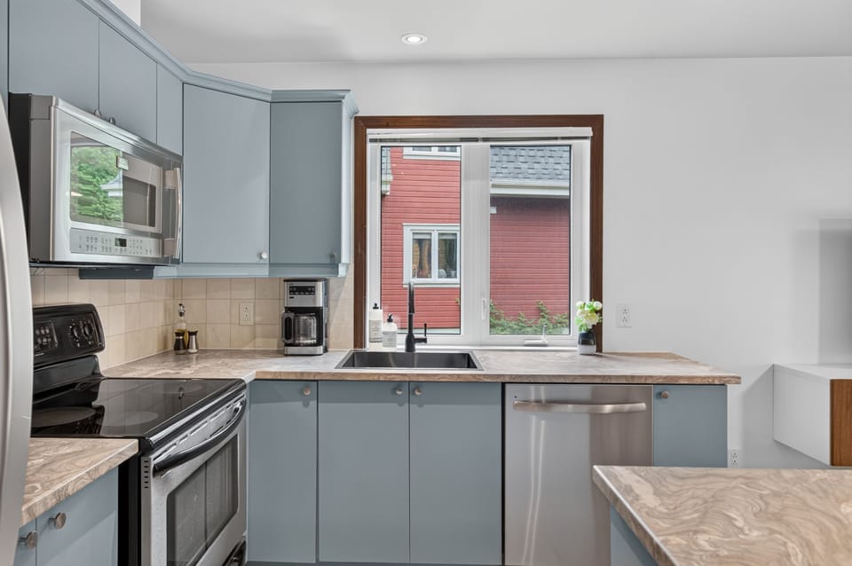 Chalet, 4 Bedrooms (146 Borealis) | Private kitchen | Coffee/tea maker, cookware/dishes/utensils, dining table