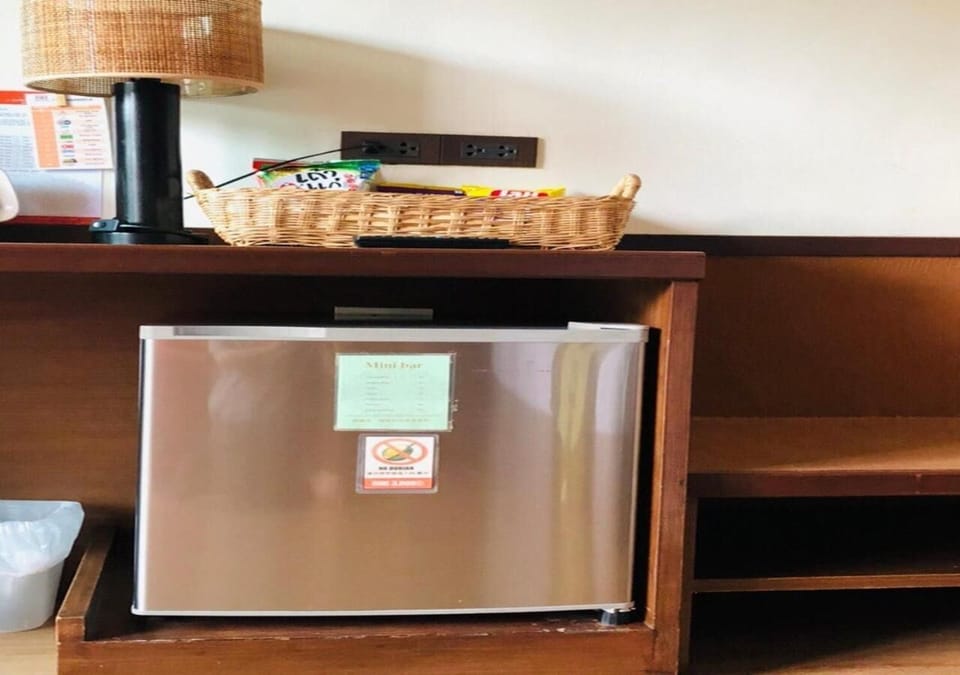 Minibar, desk, free WiFi, bed sheets