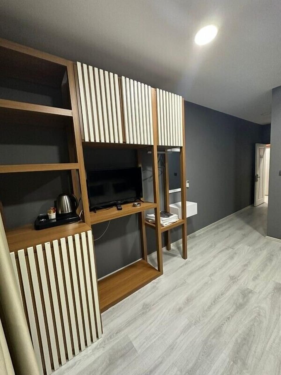 Premium bedding, minibar, desk, free WiFi