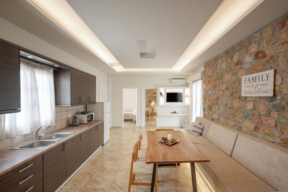 Luxury Apartment | Living area | Plasma TV, books