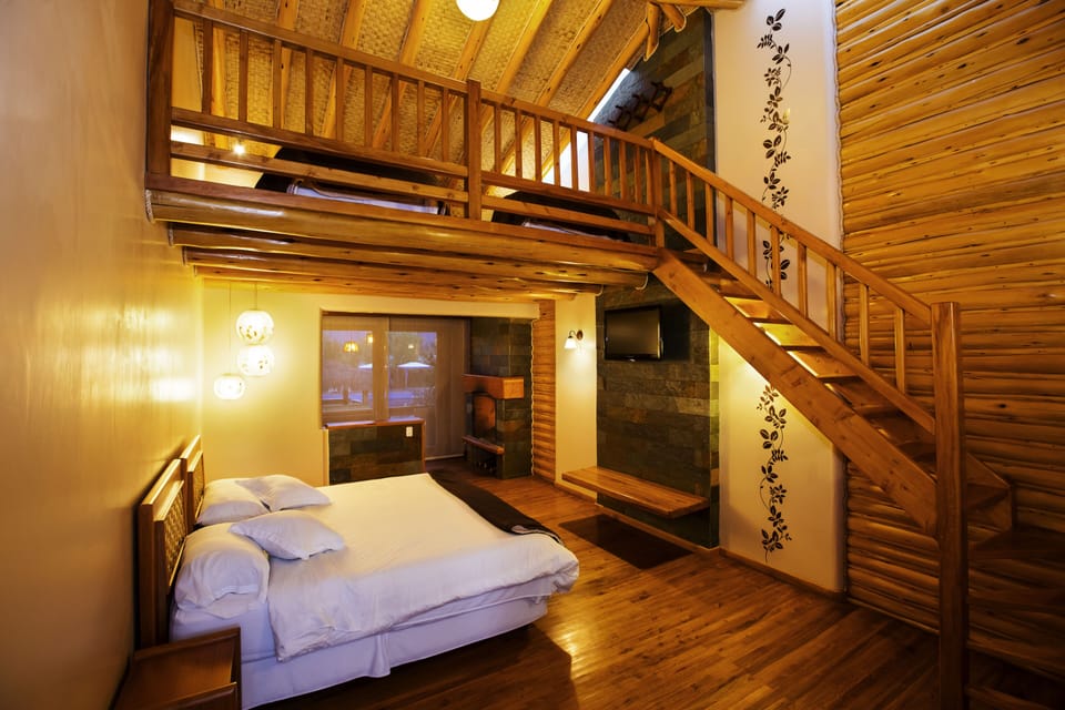 Family Room with Balcony | WiFi (free), bed sheets