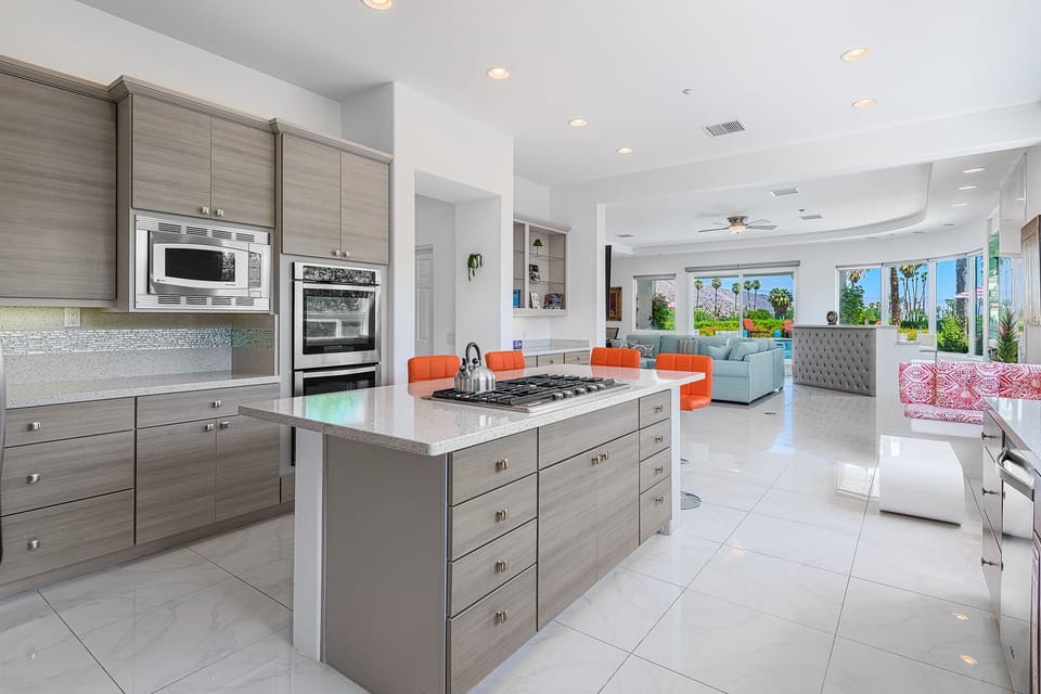 Full Kitchen with Breakfast Area, Walk-In Pantry, Two Ovens, Five-Burner Stove