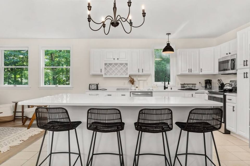 Kitchen Full View Alternate