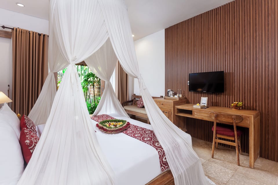 Suite with Garden View | Minibar, in-room safe, iron/ironing board, free WiFi