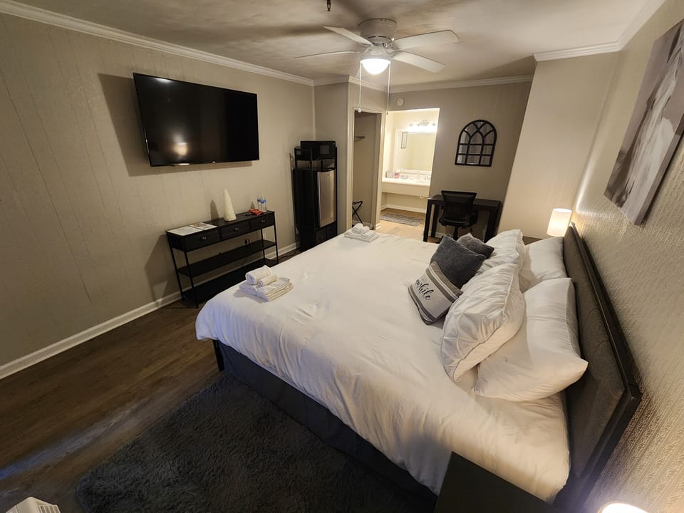 Downstairs Deluxe King Room | Memory foam beds, laptop workspace, blackout drapes, iron/ironing board