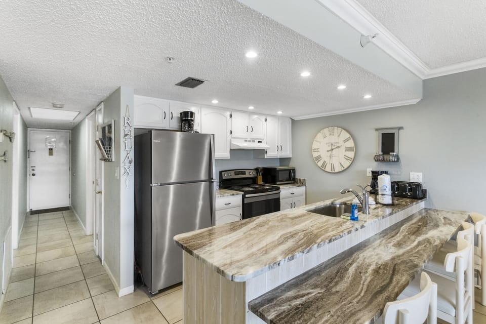 Bright, fully equipped kitchen