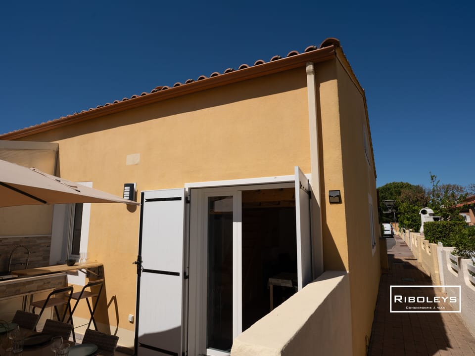 Terrace with parasol, electric grill, outdoor bar and solar shower