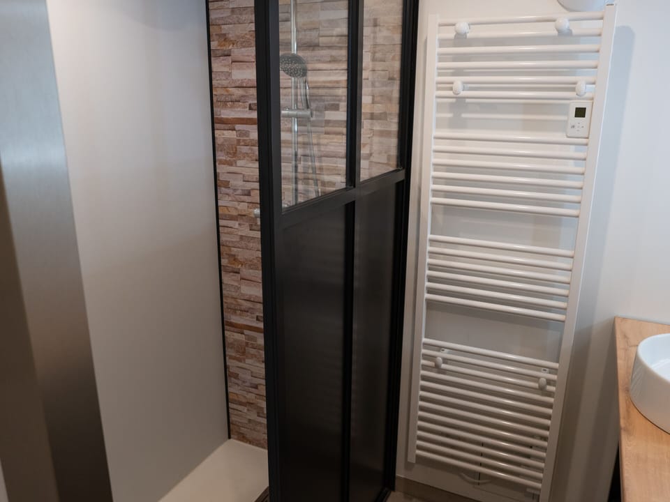 Ground floor shower room with shower, WC and washing machine