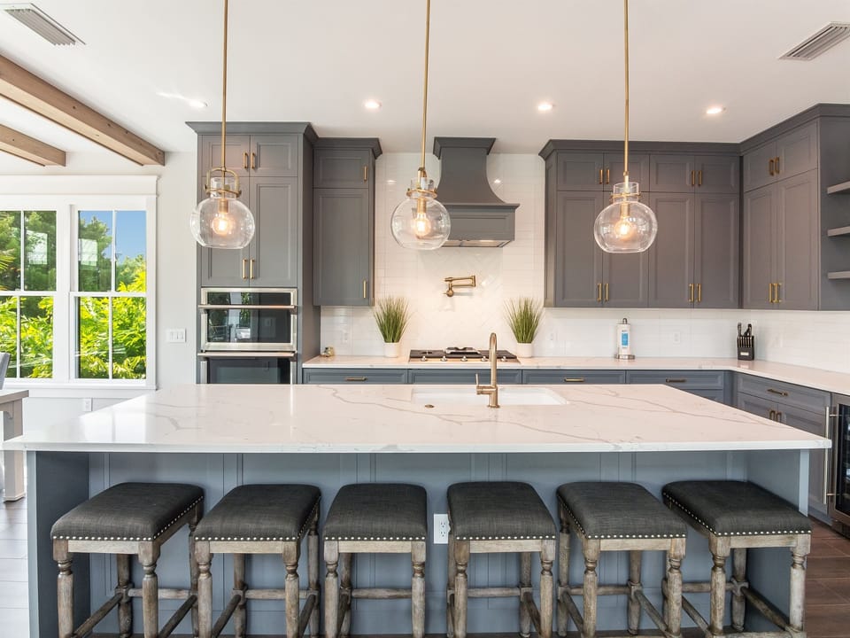 Huge island with seating for 6