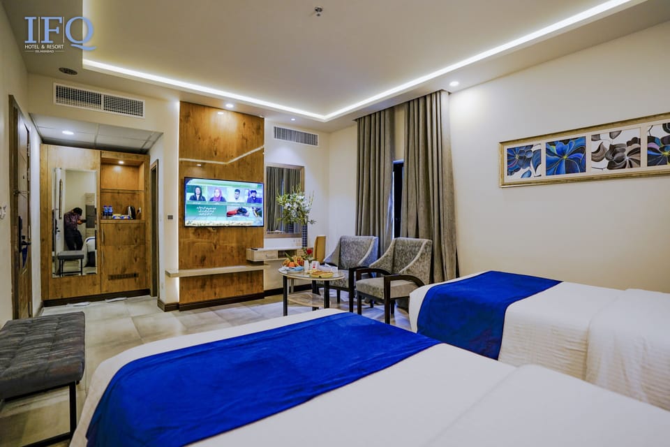 Executive Room, 2 Twin Beds | Premium bedding, minibar, in-room safe, desk