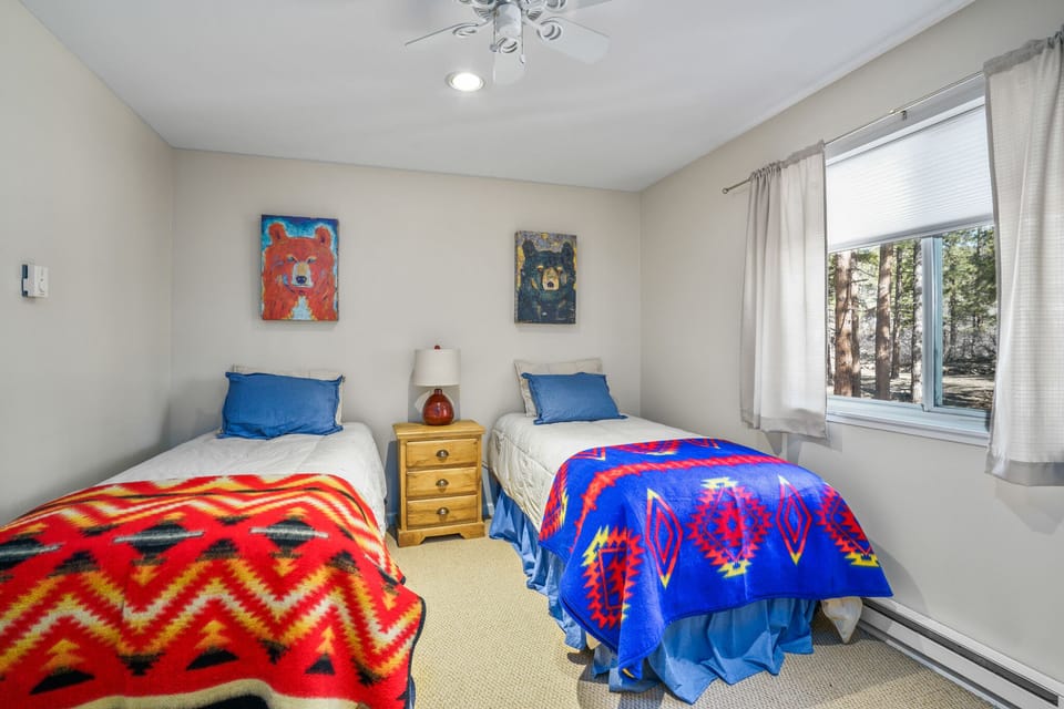 2nd Bedroom - 2 Twins