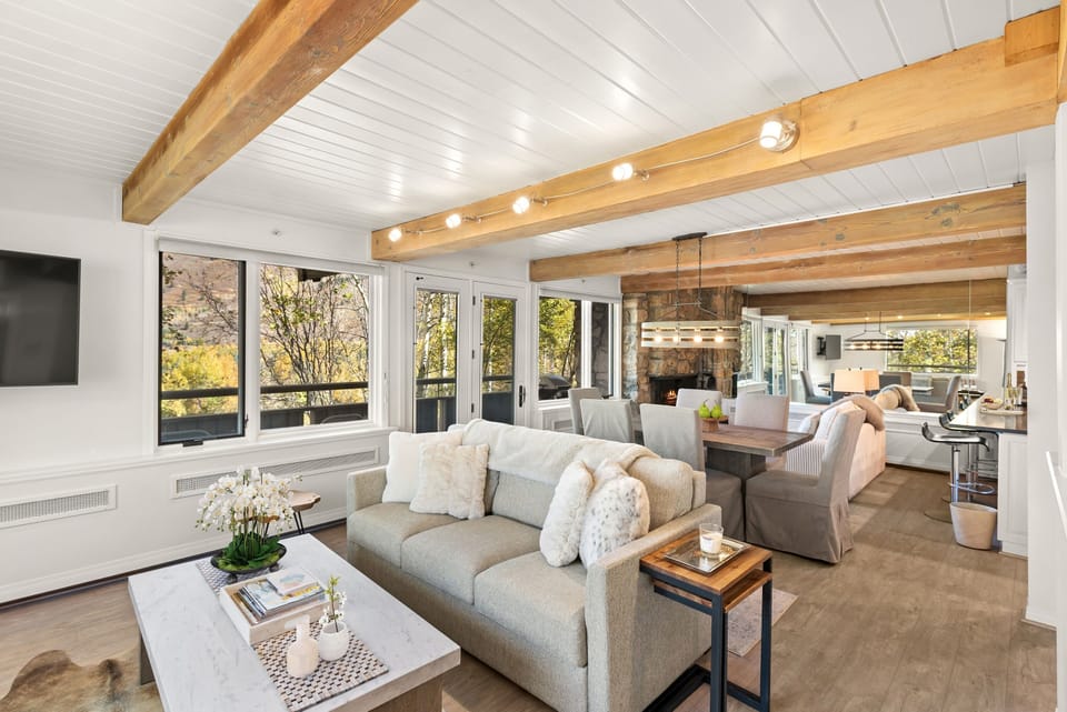 Condo, 2 Bedrooms | Living area