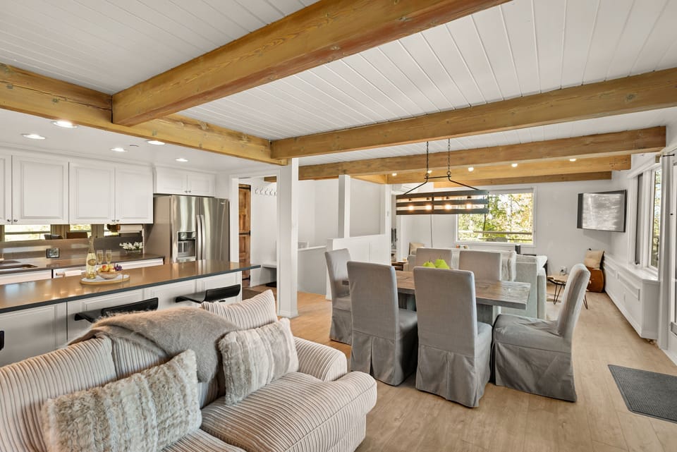 Condo, 2 Bedrooms | Living area