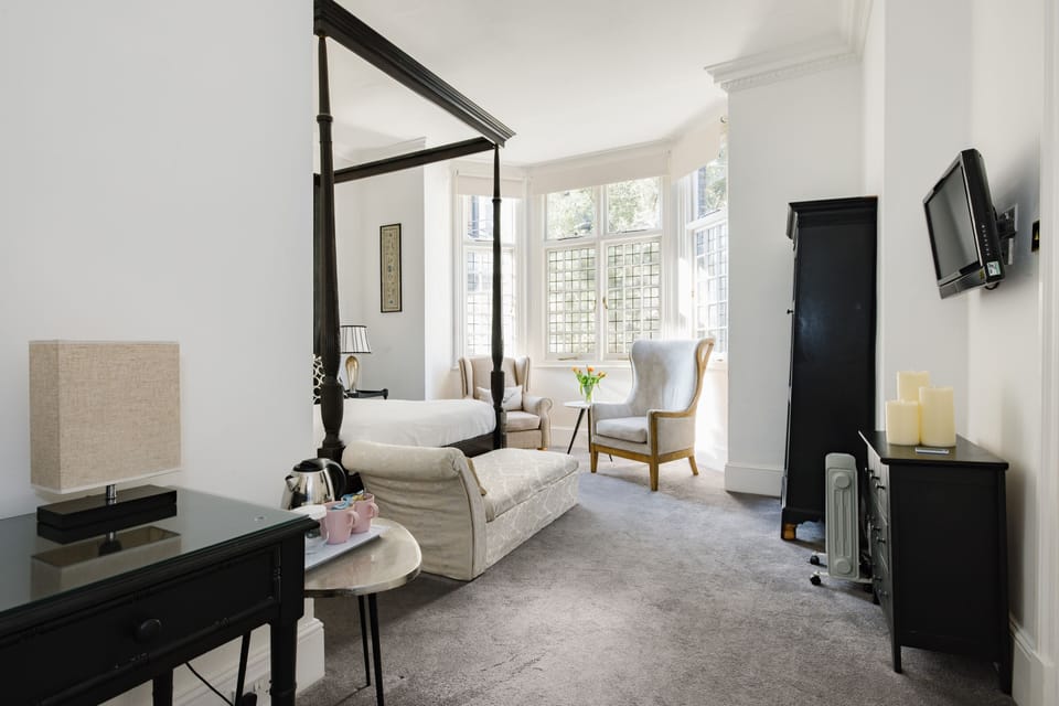 Junior Suite | Hypo-allergenic bedding, desk, laptop workspace, iron/ironing board