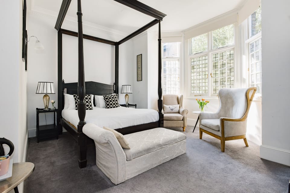 Junior Suite | Hypo-allergenic bedding, desk, laptop workspace, iron/ironing board