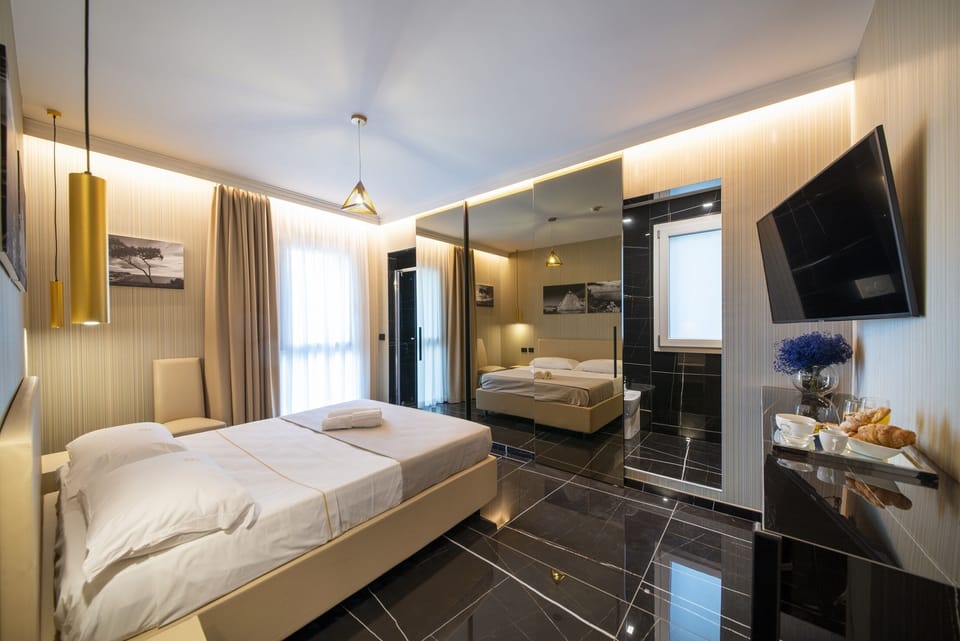 Deluxe Room | Premium bedding, memory foam beds, minibar, in-room safe