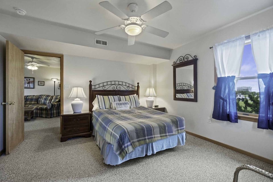 Surf-or-Sound-Realty-1051-Eleftheria-Bedroom-4
