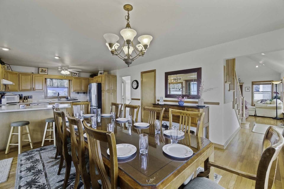 Surf-or-Sound-Realty-1051-Eleftheria-Dining-Area-3