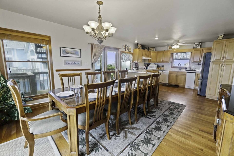 Surf-or-Sound-Realty-1051-Eleftheria-Dining-Area-2