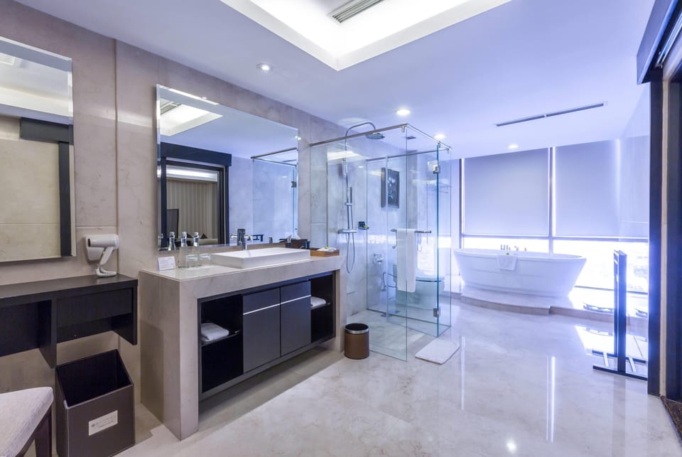 Premium bedding, minibar, in-room safe, desk