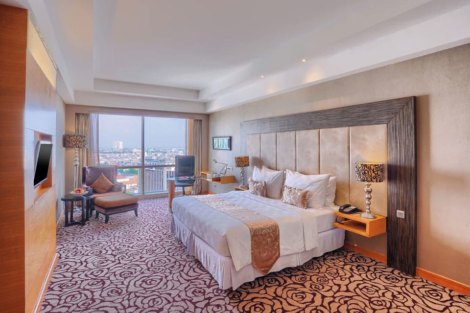 Premium bedding, minibar, in-room safe, desk