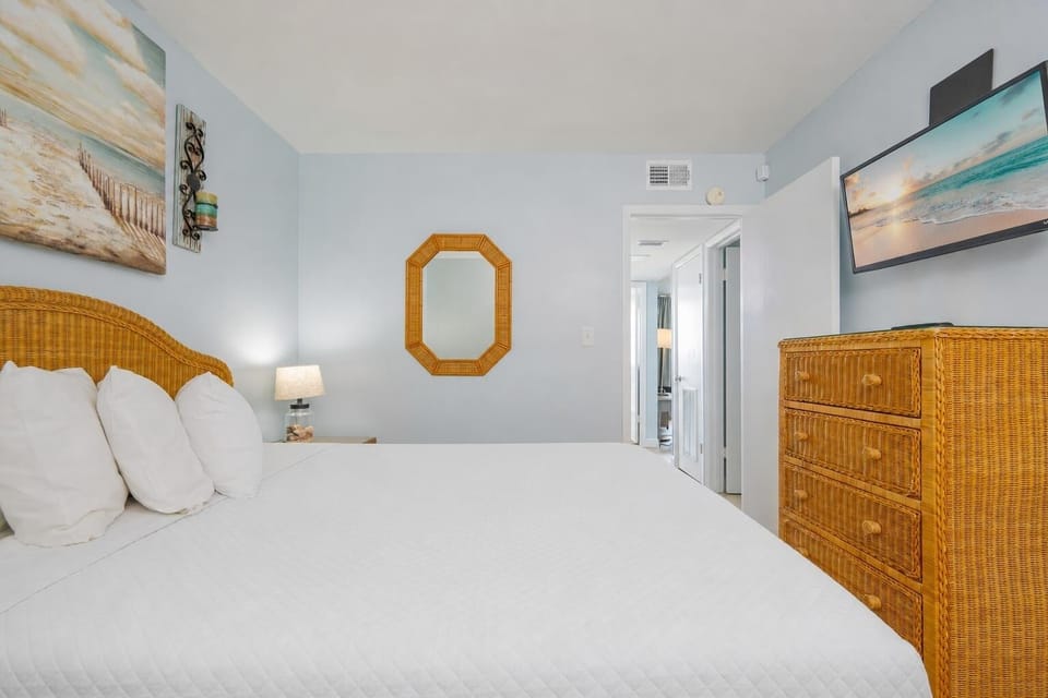 Enjoy a peaceful night while the calming coastal vibe surrounds you in this serene guest suite