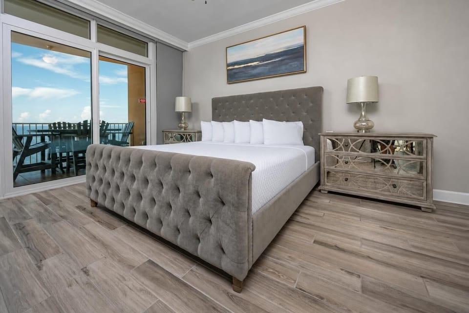Drift off to sleep in this king master suite, while the soft sounds of the coast create a serene vibe