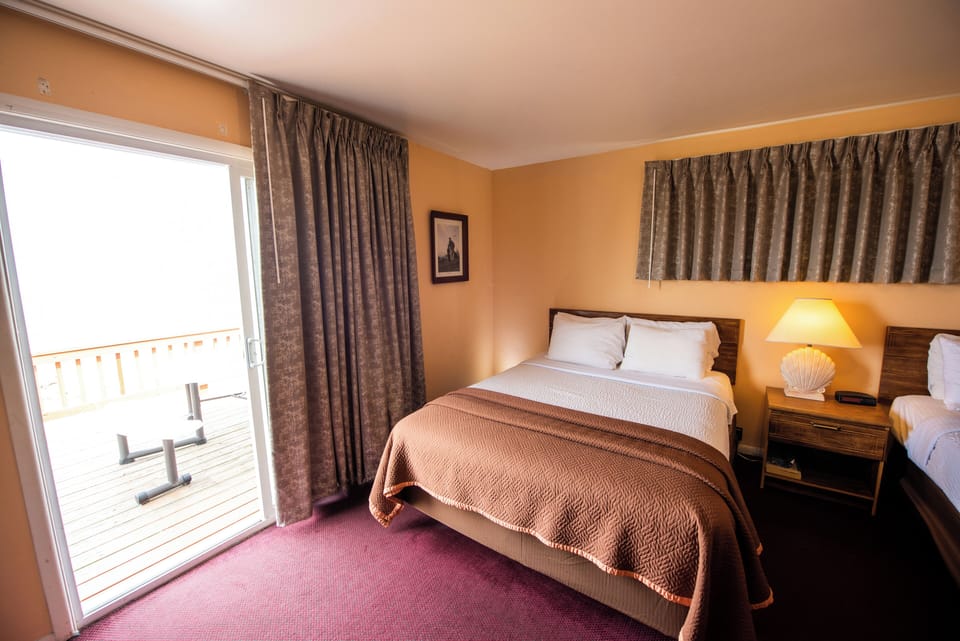 Standard Room, 1 Queen Bed | Blackout drapes, bed sheets