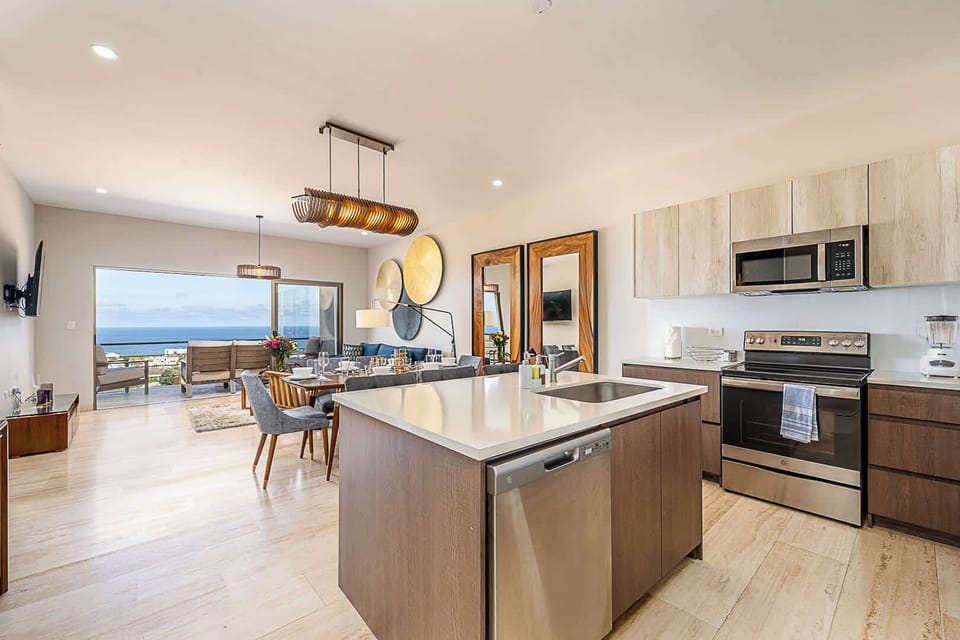 Whether it’s breakfast or cocktails, this kitchen is ready for action