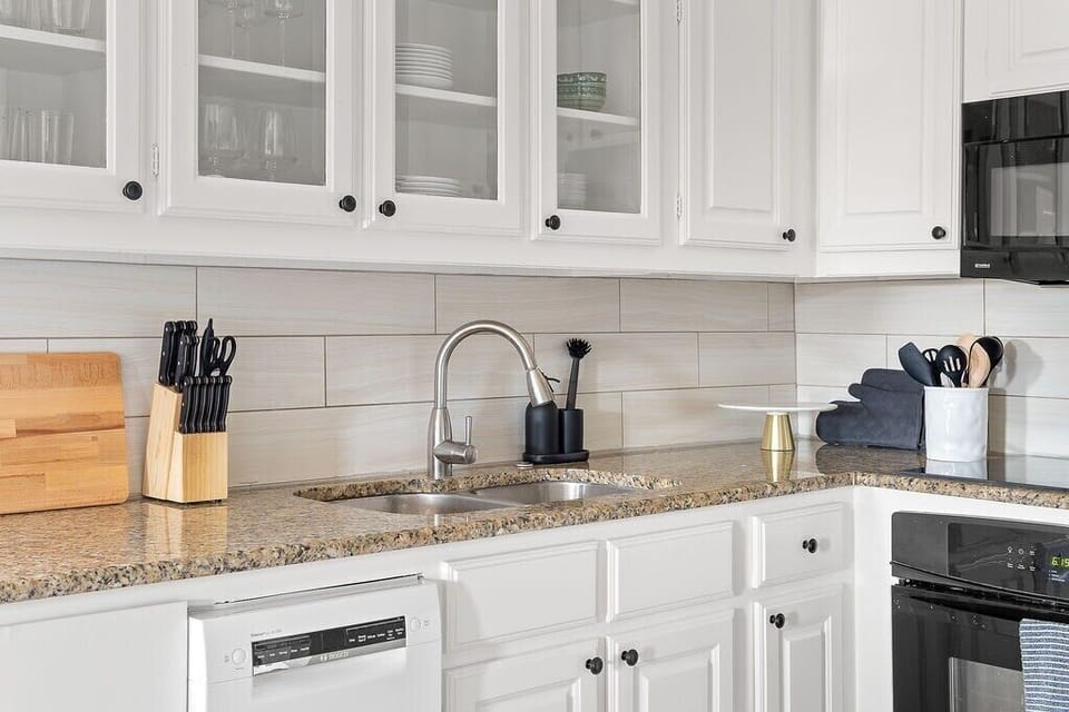 Plenty of room to prep a snack or a meal. Plus the cutest dishwasher you're ever seeeeen!