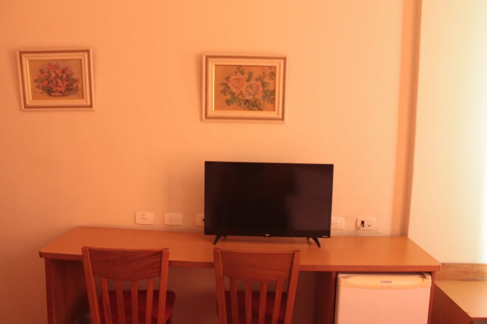 Standard Double Room | Minibar, desk, soundproofing, bed sheets