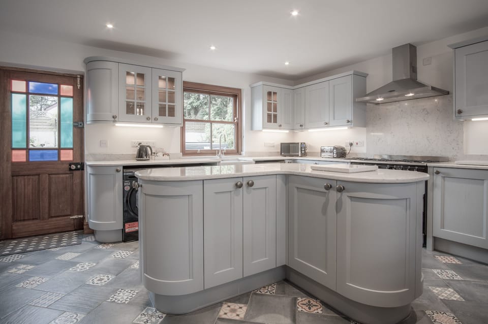 House (5 Bedrooms) | Private kitchen | Microwave, oven, stovetop, dishwasher