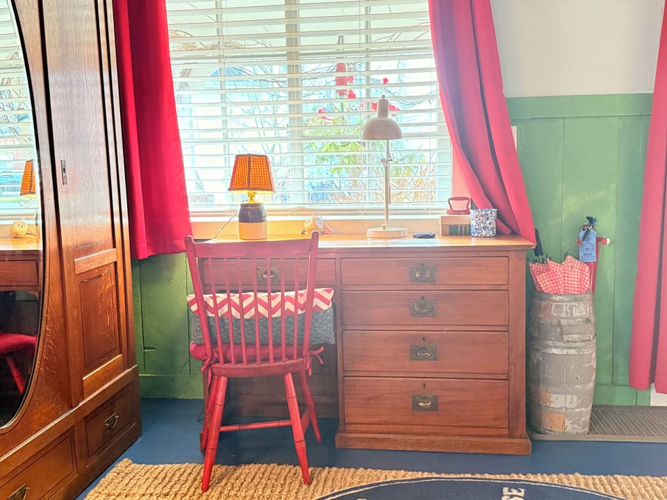 A little work, answer a few emails. The perfect perch for a work-away… if you must ;-)